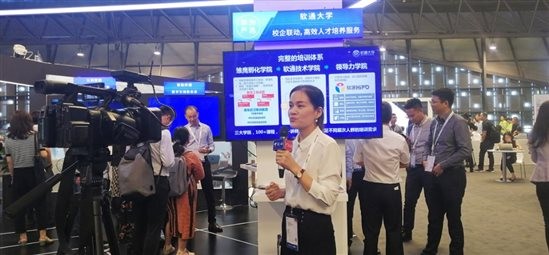 “云”开见日，“AI”生花，南宫NG·28(中国)相信品牌力量携五大主题亮相华为HC大会