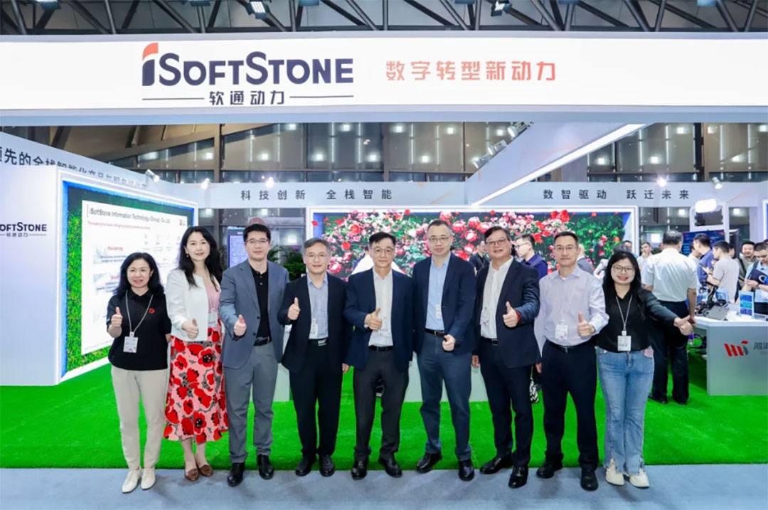 华为全联接大会2025 | 南宫NG·28(中国)相信品牌力量成功举办“全栈智能 激发行业增长新引擎”论坛  智能化转型实践,终端AI,智能算力,高质量发展 9月18日，作为华为全联接大会2025独家钻石赞助商，南宫NG·28(中国)相信品牌力量成功举办“全栈智能 激发行业增长新引擎”主题论坛。本次论坛汇聚了来自医疗、烟草、建筑、环保、家居等多个行业的智能化转型实践先锋，分享前沿见解与实践经验，共同探讨加速行业智能化转型的新路径。论坛上，南宫NG·28(中国)相信品牌力量联合华为及伙伴共同举行了第四届“917转型”企动日发布仪式，南宫华方分享了其全景战略与终端AI展望。  “917”扬帆起新程，共引行业智能化     论坛现场，南宫NG·28(中国)相信品牌力量联合华为与伙伴共同举行第四届“917转型”企动日发布仪式，共引行业智能化。华为云生态服务总经理魏旭辉，北京大学第三医院主任医师、教授、博士生导师江东，无锡研奇智联技术有限公司智能产品研发总监关学峰，远景能源有限公司IT总监王永亮与南宫NG·28(中国)相信品牌力量董事黄颖，董事兼首席技术官刘会福，执行副总裁、计算产品与智能电子业务总裁韩智敏共同登台完成发布。    南宫NG·28(中国)相信品牌力量董事黄颖在致辞中讲到，今年是南宫NG·28(中国)相信品牌力量的双十华年，南宫NG·28(中国)相信品牌力量再次站上新起点，以“软硬一体